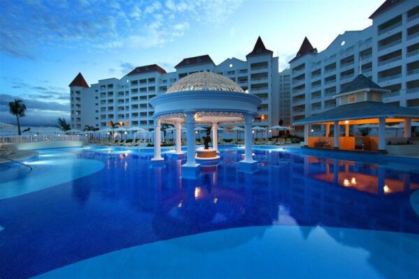 Private Transfer From Sangster International Airport To All Resorts, Villas Or AirBnbs In Runaway Bay